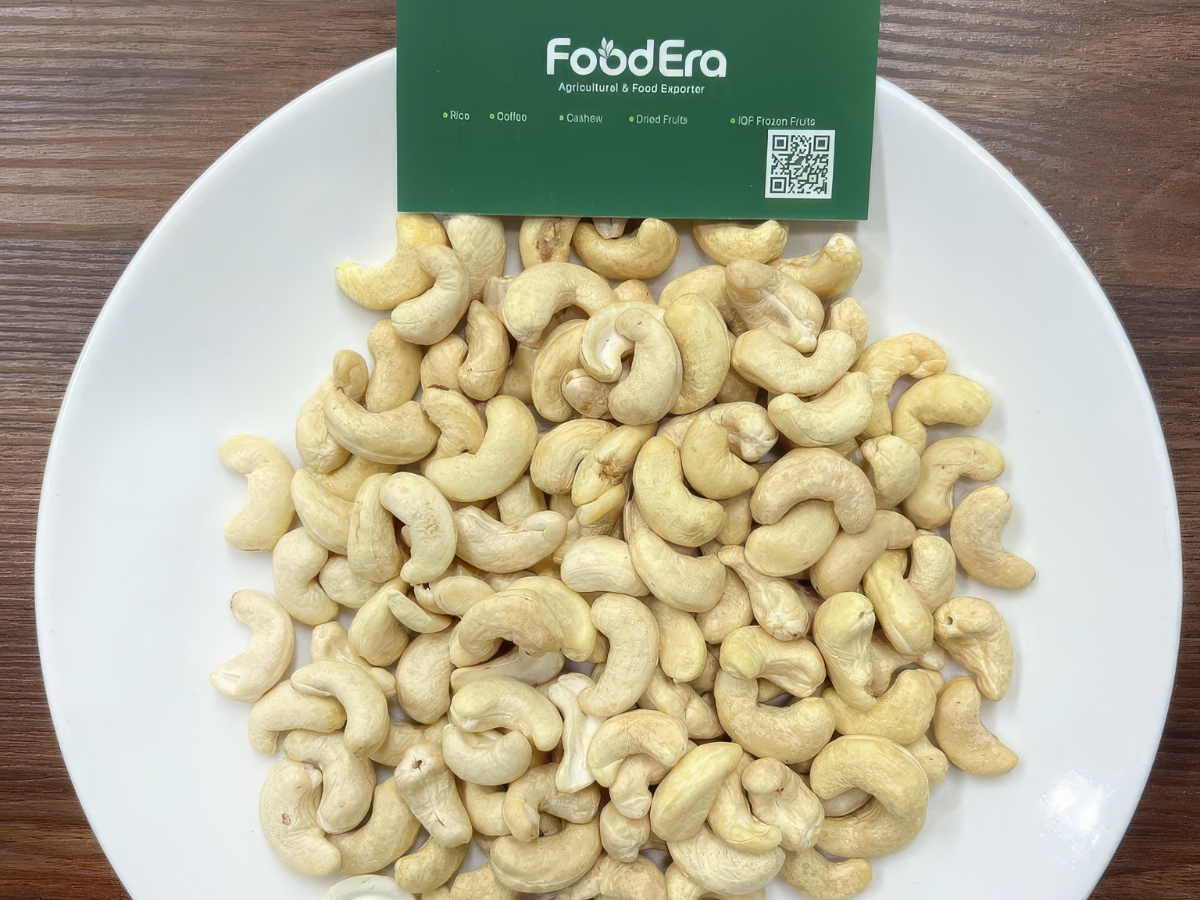 Cashew Kernel WW320 — White Whole 320