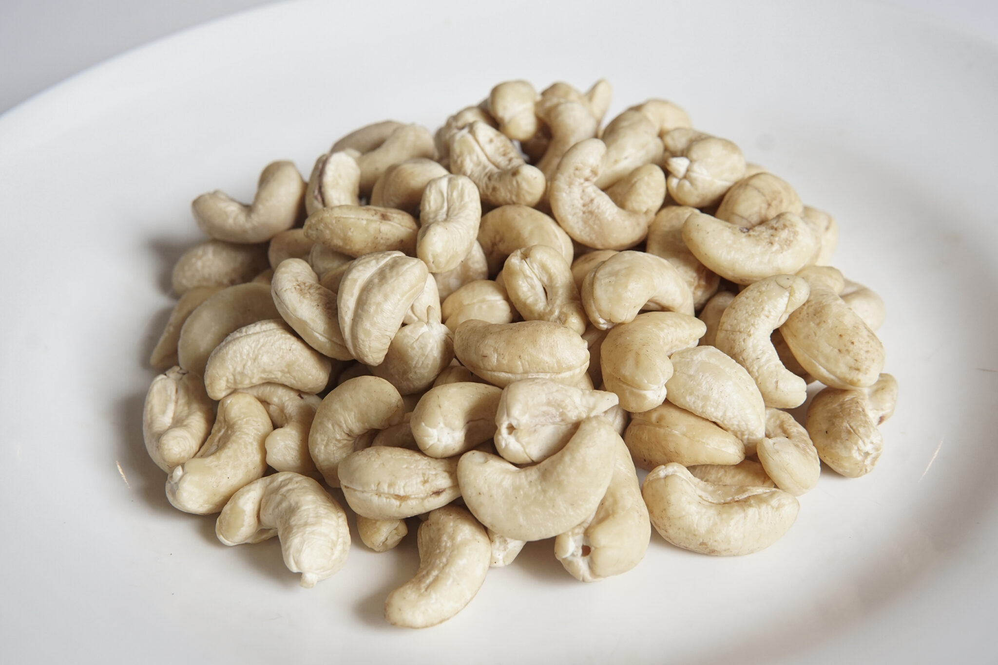 Cashew Kernel LBW320 — Large Blemished Whole 320