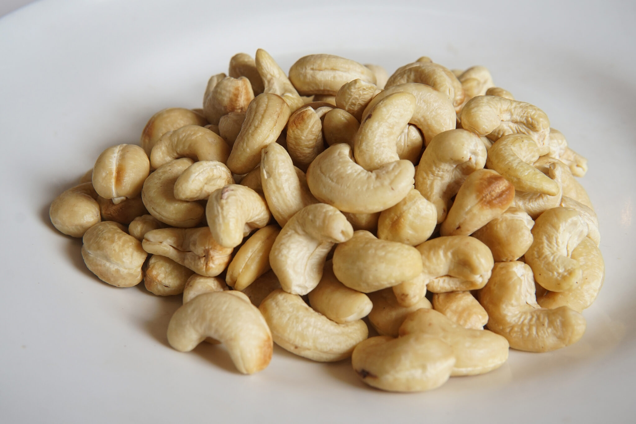 Cashew Kernel SK1V — Scorched Kernel Grade 1 with Testa