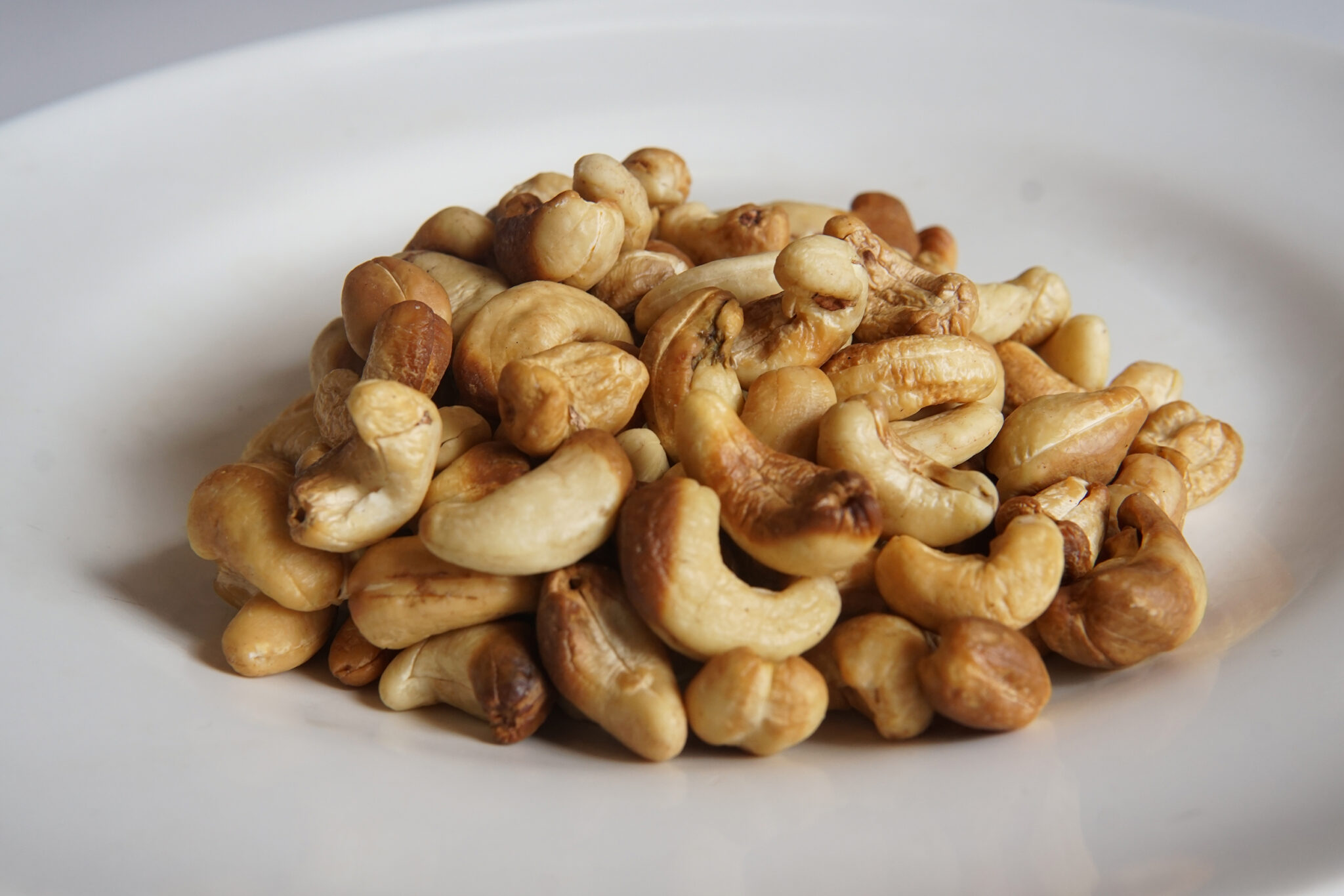 Cashew Kernel SK3V — Scorched Kernel Grade 3 with Testa