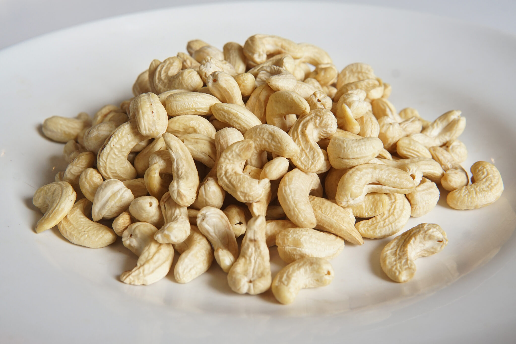 Cashew Kernel TPW — Testa Pieces White