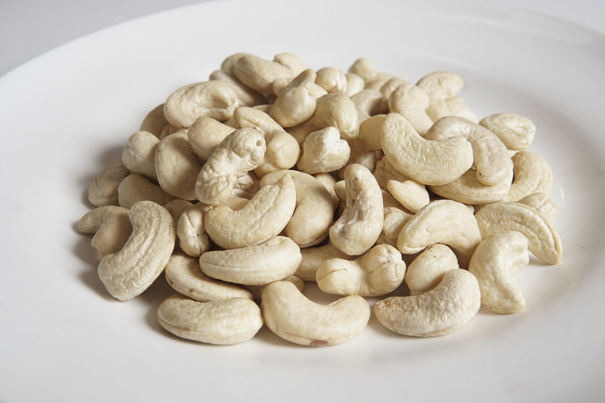Cashew Kernel WW210 — White Whole 210 Jumbo
