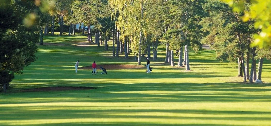 Golf Dijon Bourgogne - 18 holes and Indoor Fitness Center