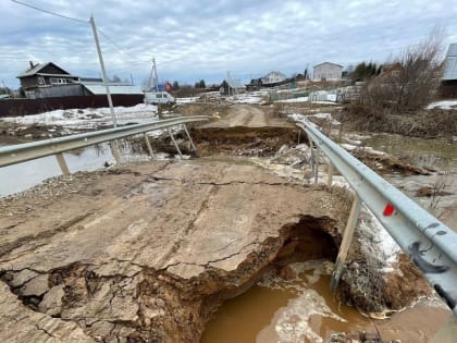 Трубопереезд, разрушенный водой в деревне Емельяново, будет восстановлен в кратчайшие сроки