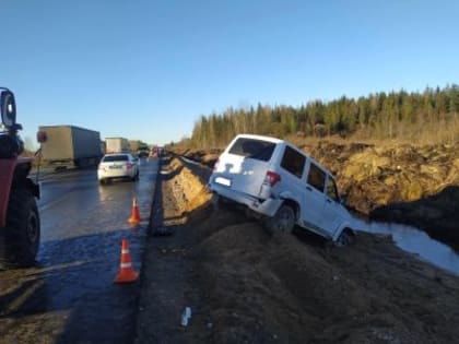 «Патриот» протаранил японскую легковушку и улетел в кювет