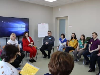 Методику проведения тренинга по профилактике ВИЧ-инфекции постигли участники мероприятия в ВИРО