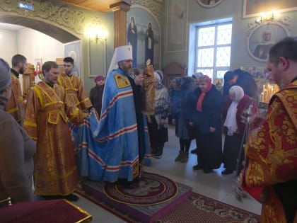 В Неделю о мытаре и фарисее в Троицком храме села Шуйского состоялась Литургия архиерейским чином