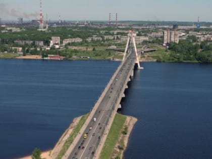 В Череповце многодетная мать упала в Шексну с Октябрьского моста