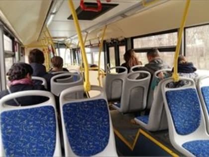 В Череповце разворачивавшийся посреди дороги водитель устроил ДТП с рейсовым автобусом