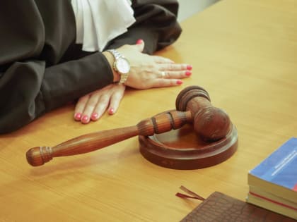 Череповчанку обязали вернуть украденные у умершего сожителя деньги