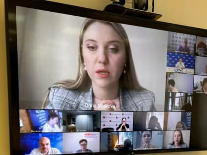 Активисты учатся пользоваться приложением «ВВЕРХ.ПРО»