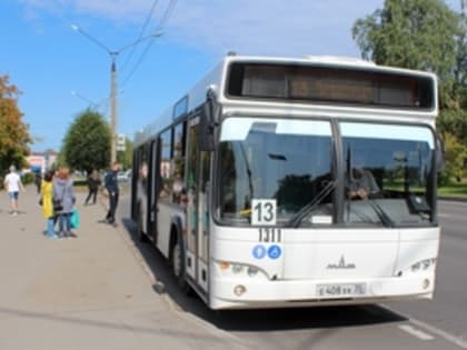 Пожилую череповчанку увезли в больницу после падения в автобусе