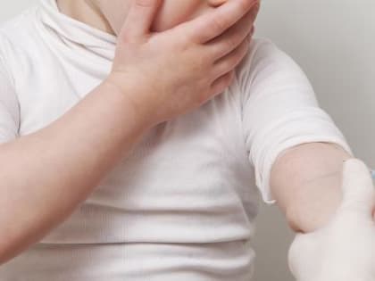 Роспотребнадзор разрешил россиянам не вакцинироваться от ковида в этом сезоне