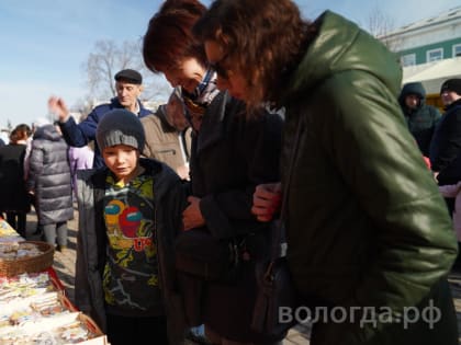 Вологжане с радостью посетили ярмарку «Вологодская масленица» на Кремлевской площади