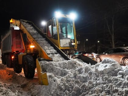 Порядка 5000 кубометров снега вывезли ночью из Вологды