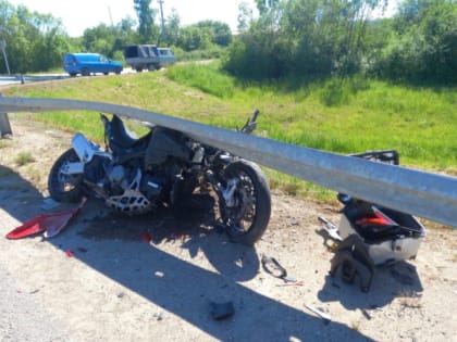 Спортивный мотоцикл протаранил «буханку». Оба водителя в больнице