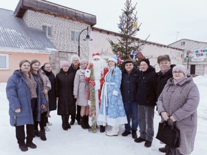 Лесхозы области - филиалы САУ лесного хозяйства ВО «Вологдалесхоз» в преддверии новогодних праздников продолжают делать добрые дела и дарить ёлочки