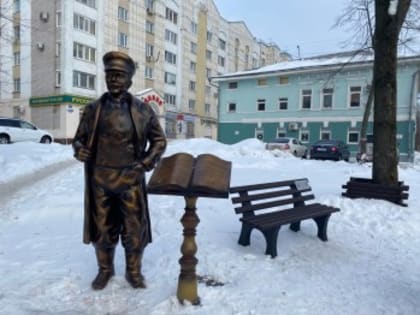 В Череповце установили эко-скамейку из 5 тысяч переработанных пакетов.