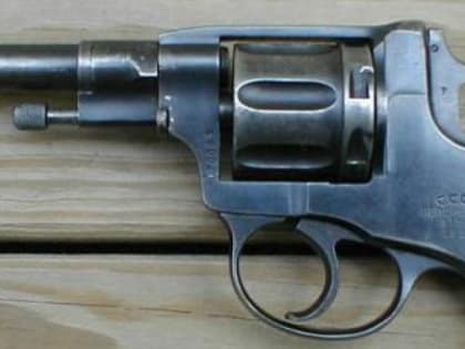 Для самообороны череповчанин носил с собой револьвер образца 1895 года, который в конце концов выстрелил