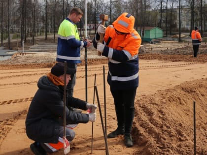 Пешеходный мост, смотровая площадка, качели