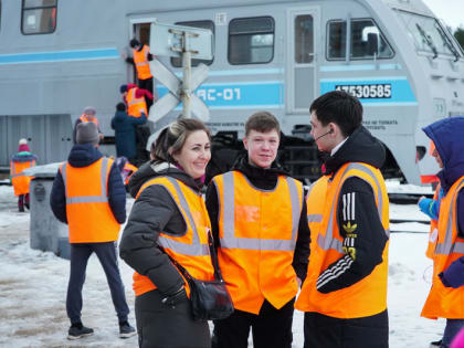 30 воспитанников Череповецкого центра помощи детям «Наши дети» смогли «примерить» на себя профессии железнодорожников