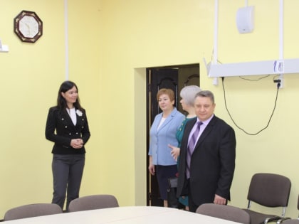 С двойным юбилеем поздравила Любовь Царёва коллектив Чагодской средней школы