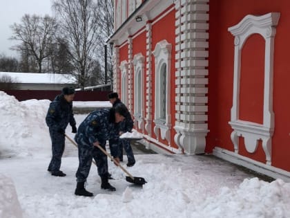 Сотрудники исправительной колонии № 1 оказали помощь вологодскому храму святых апостолов Петра и Павла в Новинках