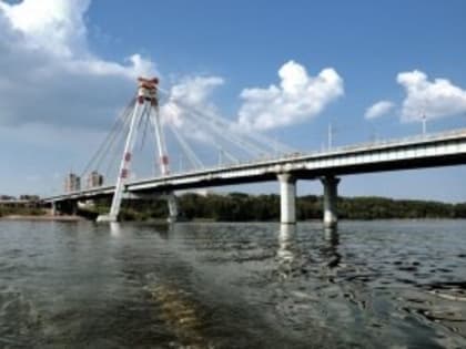 Водолазы нашли тело девочки, упавшей с моста