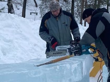 В областной столице впервые стартовал фестиваль ледяных скульптур