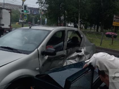 Жесткое ДТП с двумя пострадавшими дамами случилось на проспекте Победы