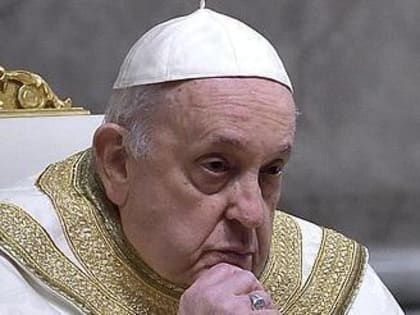 Папу Римского увезли в больницу