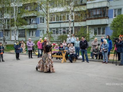 Жители трёх домов на улице Ветошкина в Вологде собрались отметить День соседей