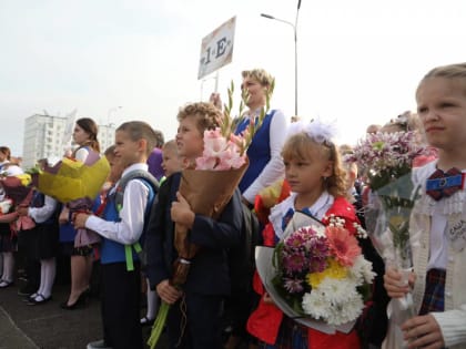 Открытие года: первый звонок для двух тысяч учеников прозвенел  в новой школе Череповца