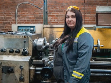 Женщины рабочих профессий - миссия выполнима: Елизавета Воронина работает за токарным станком с 2018 года