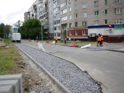 В Череповце у школы № 34 отремонтируют старый тротуар