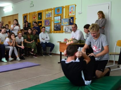 Знаменитая лыжница Юлия Чекалева провела уроки ГТО в школах Вологодского района