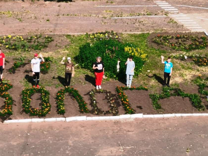 Школьники Вологды сделали подарок городу в рамках конкурса «Цветущий город»