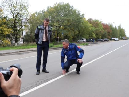 Олег Кувшинников посмотрел отремонтированные участок ул. Советской и улицу Гражданскую в Печаткино