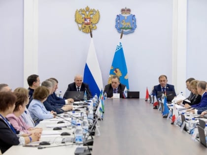 Виктор Леухин на заседании комитета Парламентской Ассоциации Северо-Запада России по бюджетной политике и экономическим вопросам представил инициативу, направленную на поддержку по