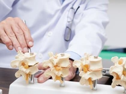 Врач Наумов рекомендовал ЛФК на начальных стадиях искривления позвоночника