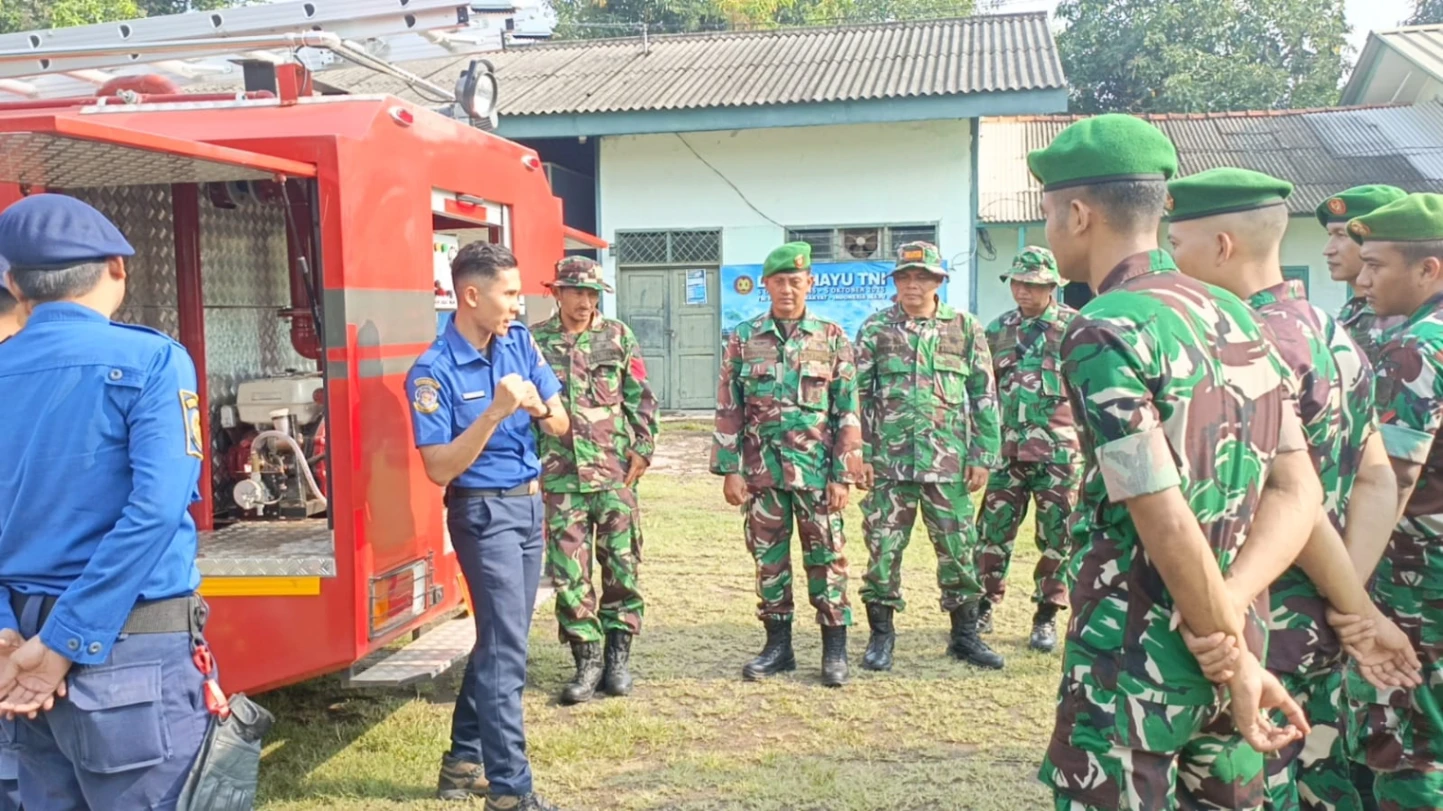 Korem 063/SGJ dan Damkar Kota Cirebon Gelar Latihan Pemadaman Kebakaran, Tingkatkan Kesiapsiagaan Prajurit