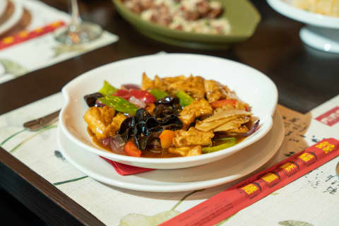 Tofu con salsa de la casa