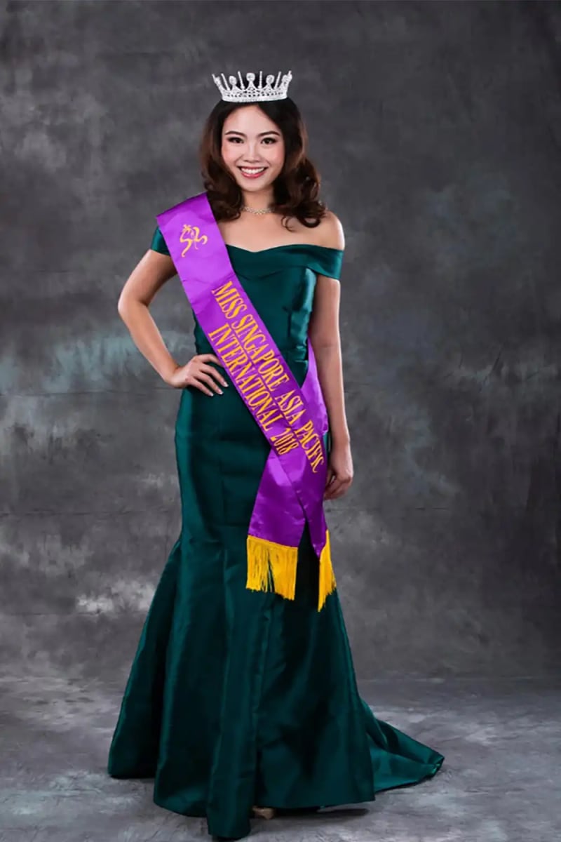 Miss Singapore Asia Pacific International cultural presentation and traditional costume