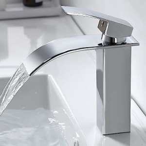 Moderne Robinet Salle de Bain Cascade, Design Elégant Robinet Lavabo, Mitigeur en Laiton, Eau Chaude et Froide Disponible, Robinetterie Chromé G 3/8