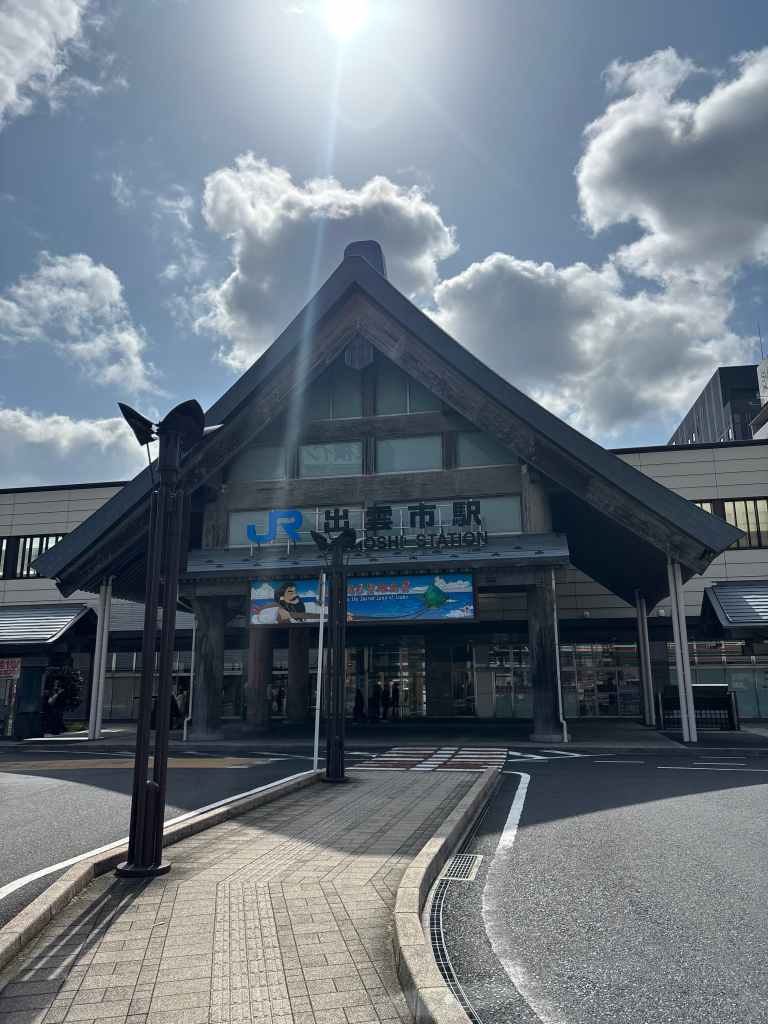 From Izumo to Shimonoseki: A 4-Hour Train Ride, Thatched Roofs, and Reuniting with a World Traveler