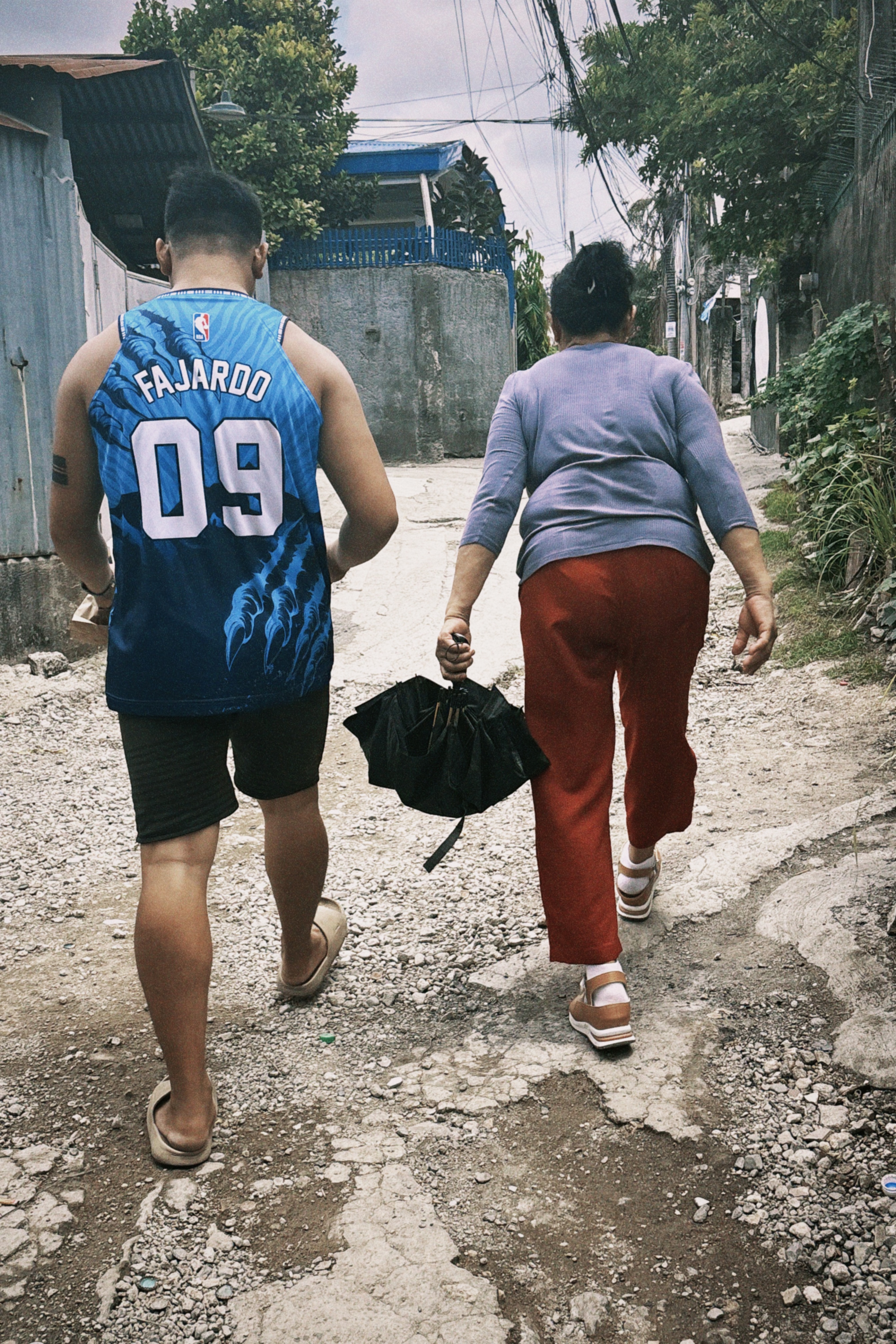 A family seen from behind at the food stall