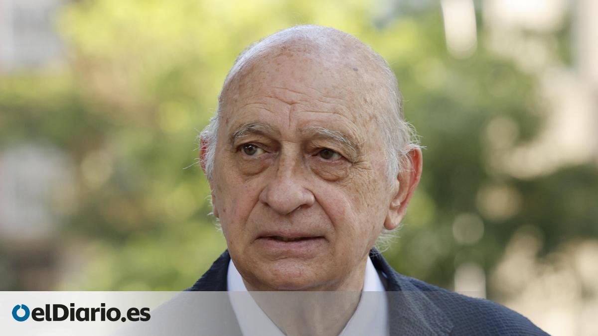 Fernández Díaz declara en el juicio de la Operación Kitchen mientras publica opinión sobre el caso Leire