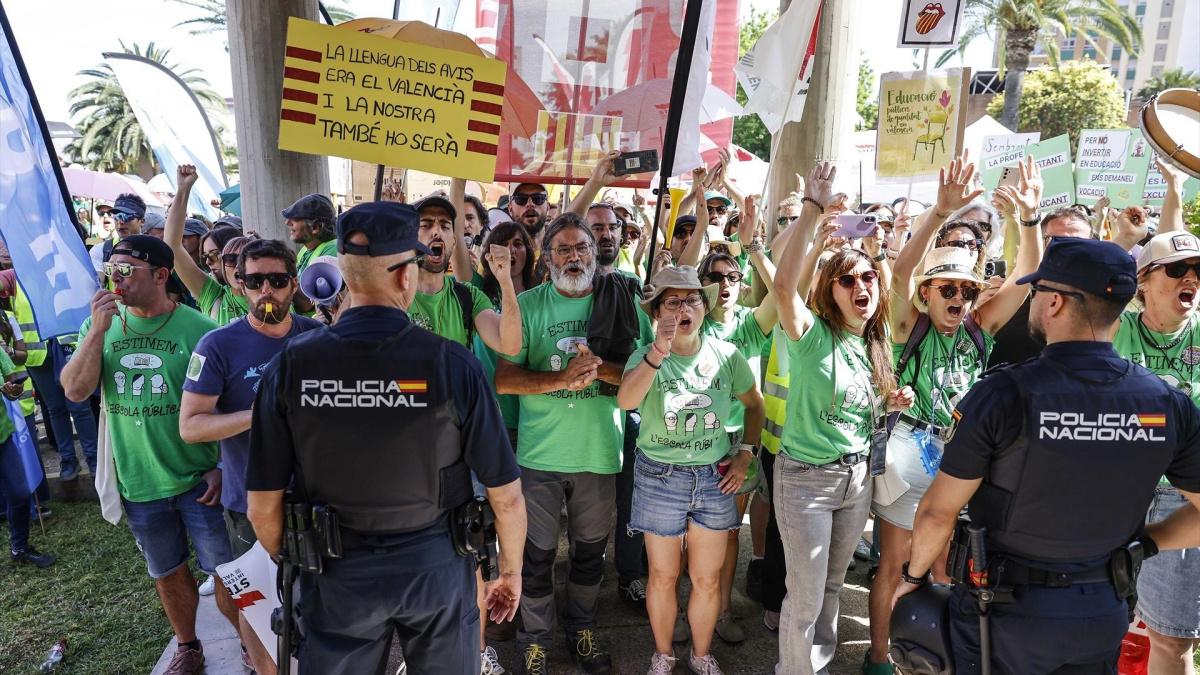 Profesores valencianos plantean renuncias masivas a la corrección de la PAU por los servicios mínimos impuestos