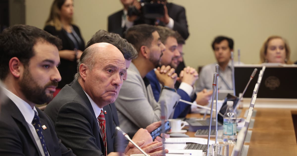 Posible conformación de comisión mixta por megarreforma económica ante falta de mayoría en el Senado