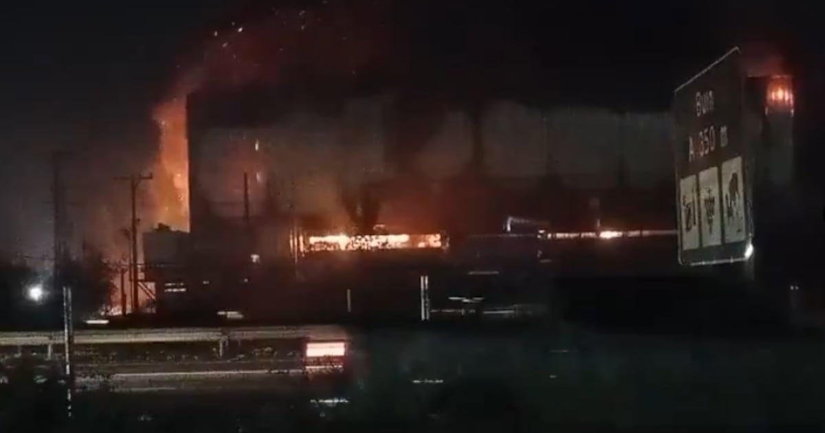 Incendio en frigorífico de Buin obliga a evacuar sectores cercanos por riesgo químico